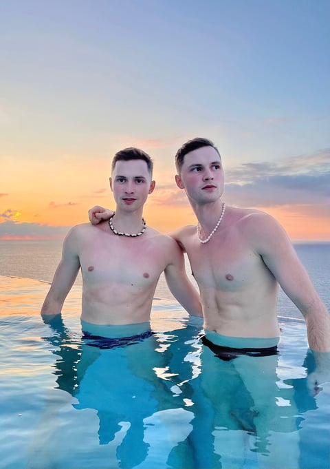 6livesex.com czechgaytwins profile on OnlyFans in gay category