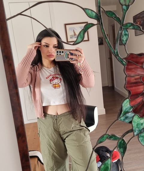 6livesex.com emiru profile on OnlyFans in findom category