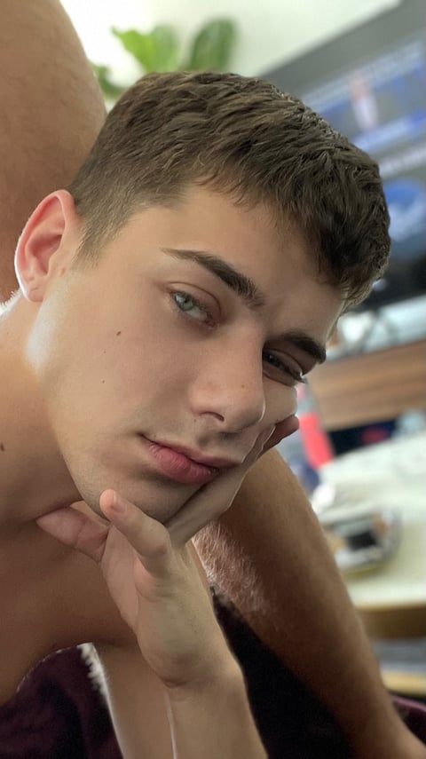 6livesex.com joeymillsxxx profile on OnlyFans in gay category