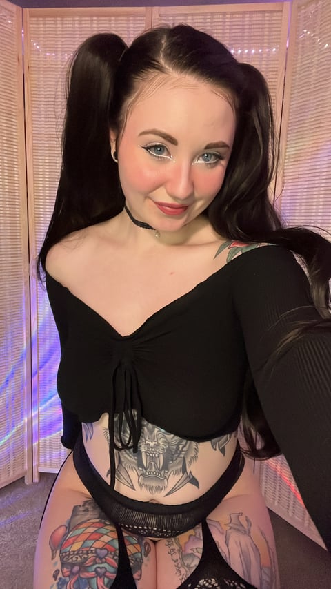 6livesex.com lainabearrknee profile on OnlyFans in hairy category