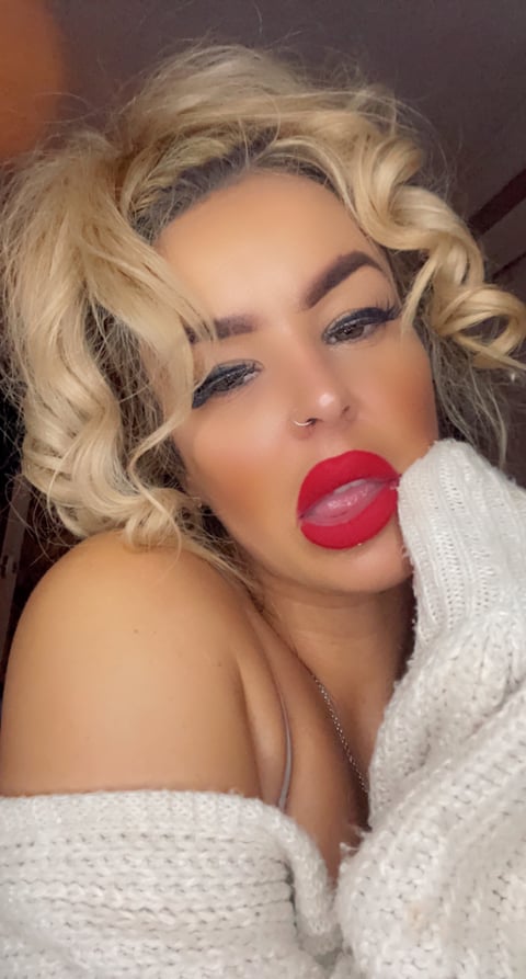 6livesex.com queeniebaby1 profile on OnlyFans in scotland category