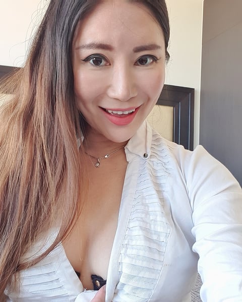 6livesex.com queeniepearl profile on OnlyFans in hong-kong category