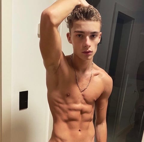 6livesex.com romeo_twink profile on OnlyFans in gay category