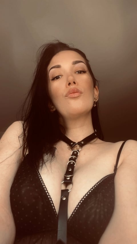 6livesex.com torturedoll666 profile on OnlyFans in serbia category