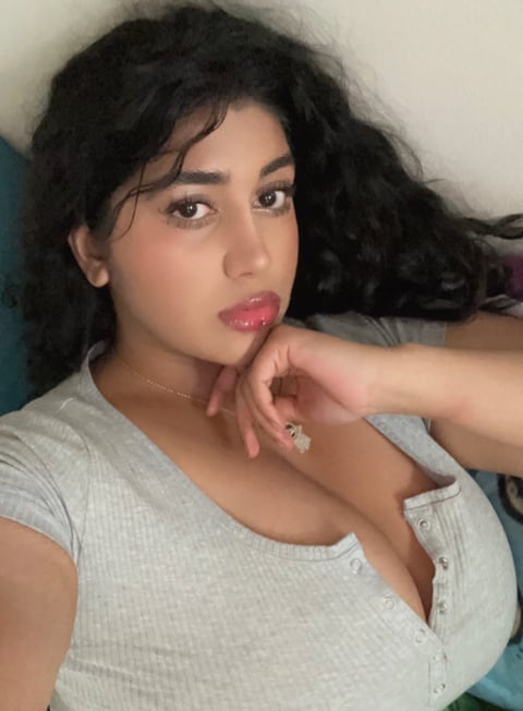 6livesex.com urindianbae profile on OnlyFans in student category