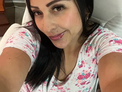 Emiily_88 live cam video preview